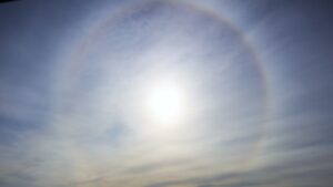 虹のリングが出る日は、なぜか気分が軽くなる　琴似の空