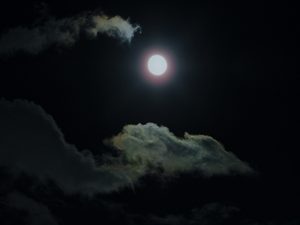 美しい琴似の空！快晴の夜空に中秋の名月